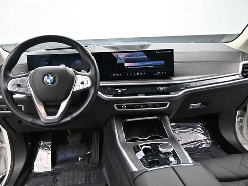 Used 2025 BMW X7 xDrive40i w/ Premium Package image 14