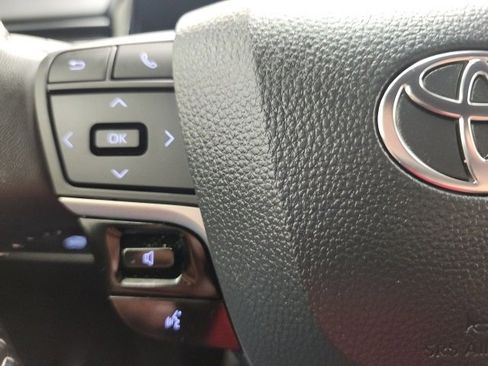 Used 2025 Toyota Camry SE image 59