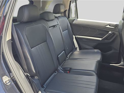 Used 2023 Volkswagen Tiguan SE w/ Panoramic Sunroof Package AWD/4WD image 17
