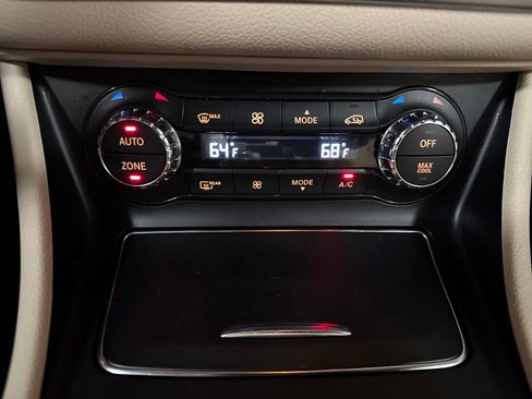 Used 2018 Mercedes-Benz CLA 250 4MATIC image 34