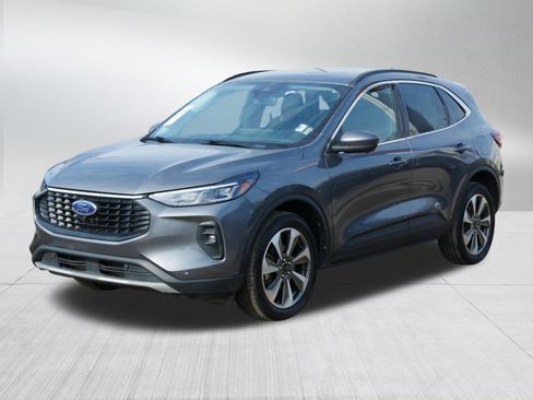 Used 2024 Ford Escape Platinum image 3