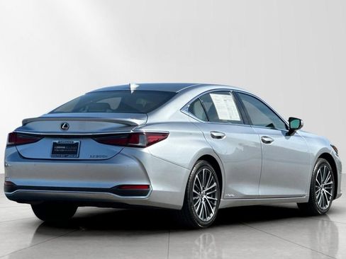 Certified 2022 Lexus ES 300h w/ Premium Package FWD image 6