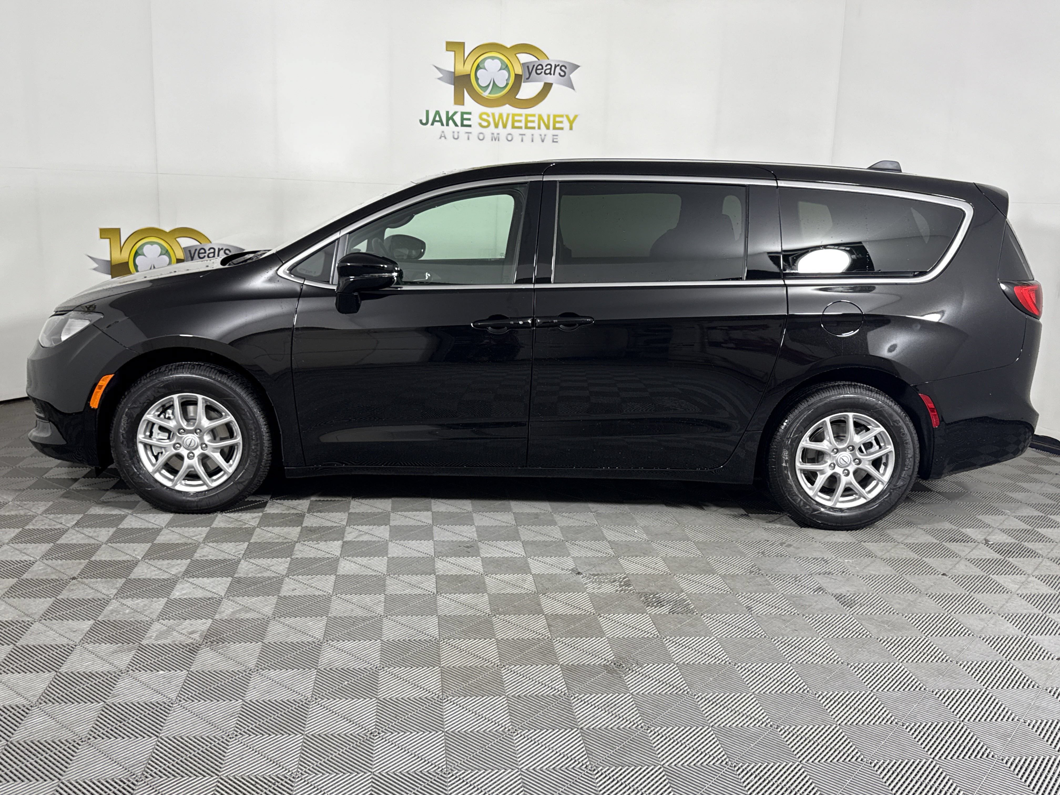 New 2026 Chrysler Voyager LX FWD image 5