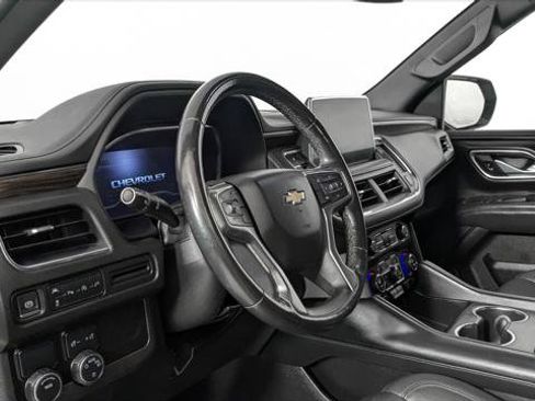 Used 2022 Chevrolet Suburban LT RWD image 27