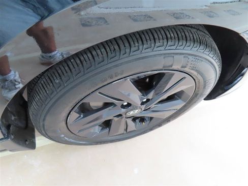 Used 2023 Hyundai Elantra SEL FWD image 9