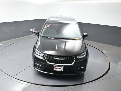 Used 2024 Chrysler Pacifica Touring-L FWD image 44