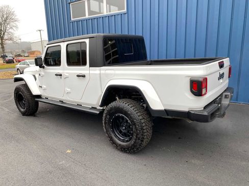 Used 2022 Jeep Gladiator Sport image 4