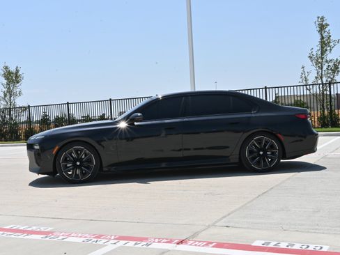 Certified 2024 BMW i7 eDrive50 w/ M Sport Package RWD image 6
