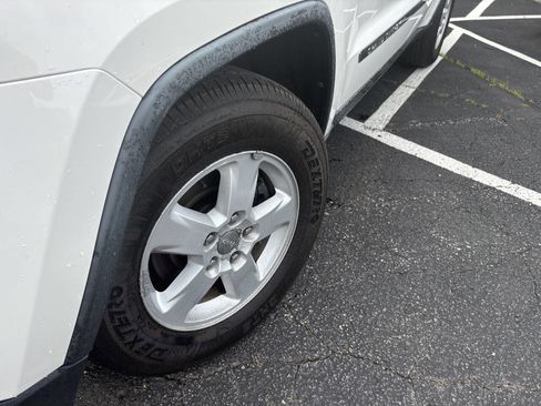 Used 2011 Jeep Grand Cherokee Laredo w/ Security & Convenience Group image 7