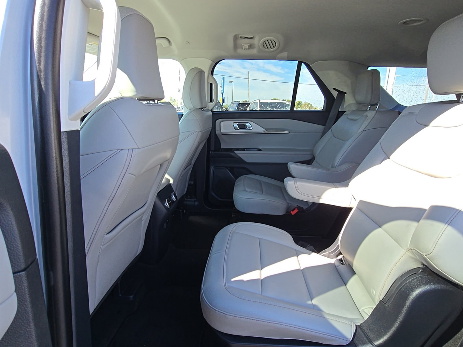 Used 2025 Ford Explorer Active w/ Active Comfort Package AWD/4WD image 35