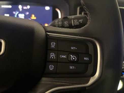 Used 2024 Jeep Wagoneer Series II image 39