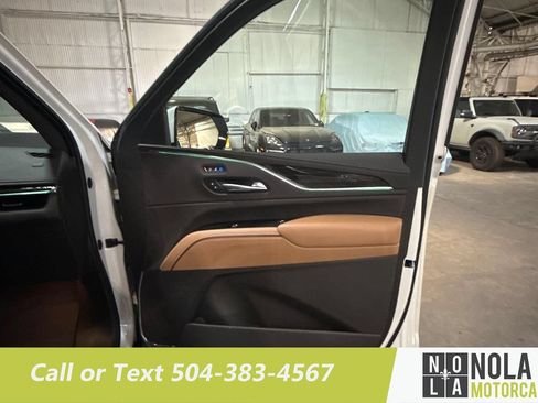 Used 2022 Cadillac Escalade Premium Luxury RWD image 32