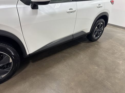 Used 2025 Nissan Rogue SV image 10