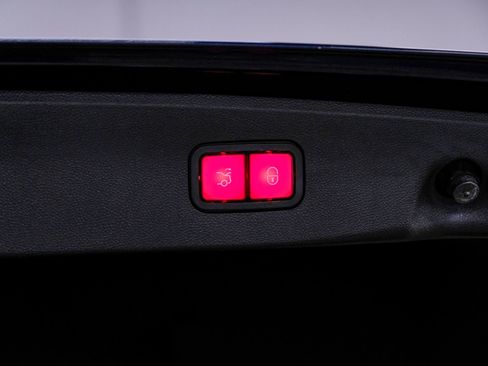 Used 2014 Mercedes-Benz E 350 4MATIC Sedan image 54