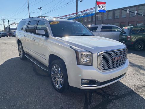 Used 2017 GMC Yukon XL Denali w/ Open Road Package AWD/4WD image 9