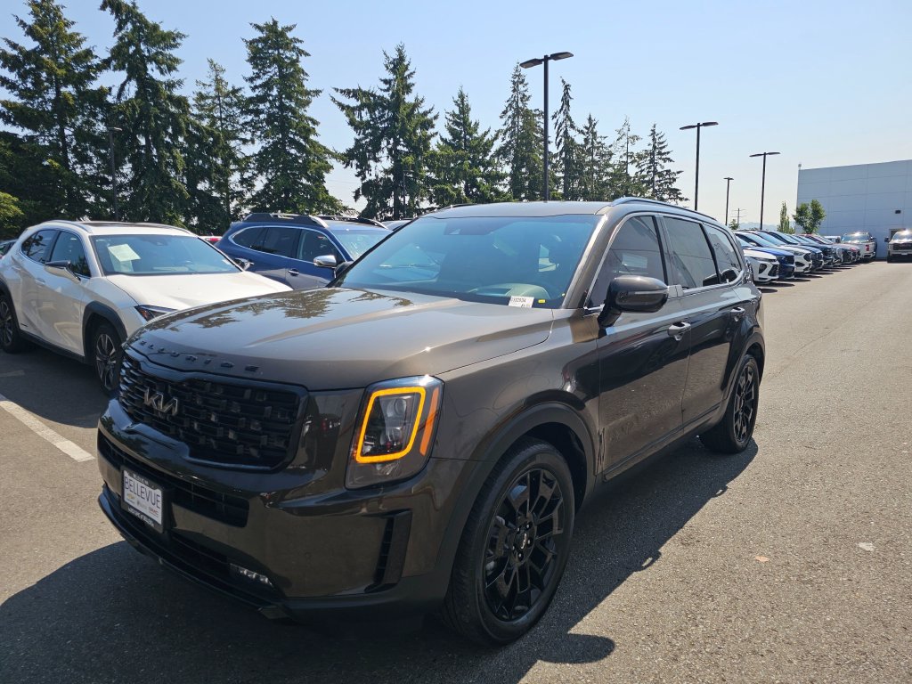 Used 2022 Kia Telluride SX w/ SX Prestige Package AWD/4WD image 3
