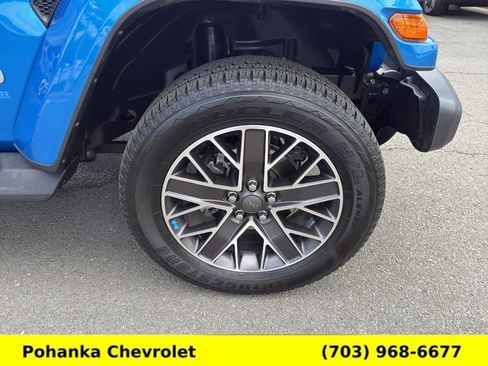 Used 2022 Jeep Wrangler Unlimited Sahara w/ Cold Weather Group AWD/4WD image 28