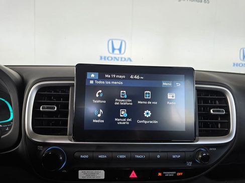 Used 2025 Hyundai Venue SE FWD image 16