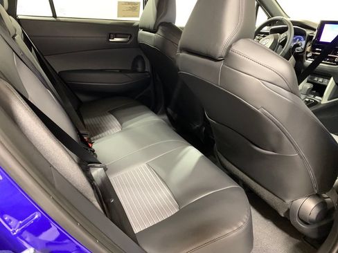 Used 2025 Toyota Corolla Cross AWD Hybrid w/ Convenience Package image 18