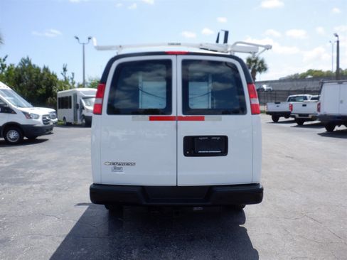 Used 2022 Chevrolet Express 3500 Extended w/ Driver Convenience Package image 4