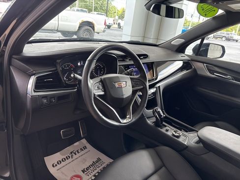 Used 2025 Cadillac XT6 Sport image 10