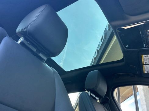 New 2026 Land Rover Range Rover Velar Dynamic SE image 14