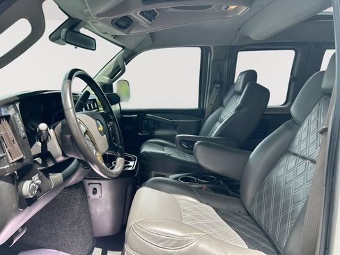 Used 2021 Chevrolet Express 2500 LS w/ Enhanced Convenience Package RWD image 21