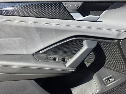 New 2026 Volkswagen Tiguan SE R-Line FWD image 17