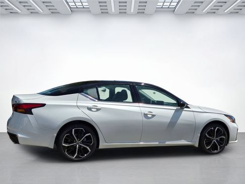 New 2026 Nissan Altima 2.5 SR FWD image 3