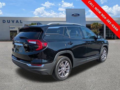Used 2023 GMC Terrain SLT image 3