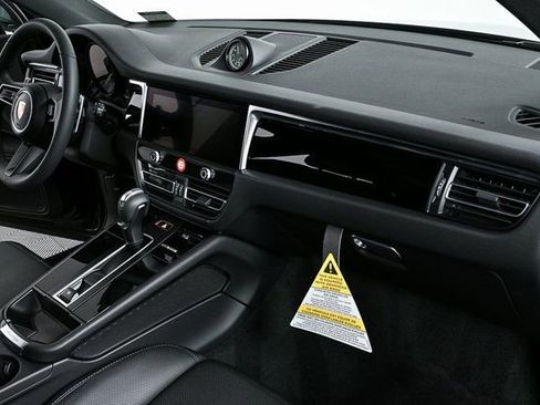 Certified 2026 Porsche Macan image 23