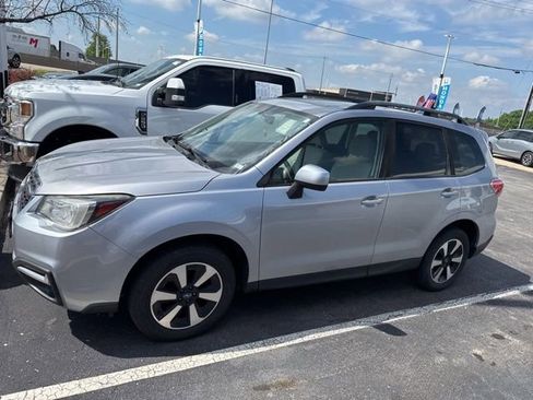 Used 2017 Subaru Forester 2.5i Premium w/ All-Weather Package AWD/4WD image 3