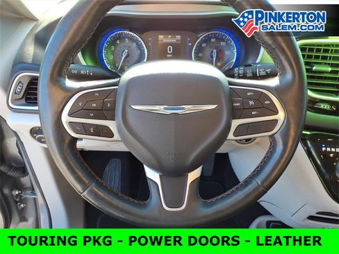 Used 2020 Chrysler Pacifica Touring-L image 20
