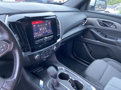 Used 2022 Chevrolet Traverse LT FWD image 20
