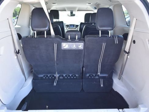 Used 2020 Chrysler Pacifica Touring-L FWD image 38
