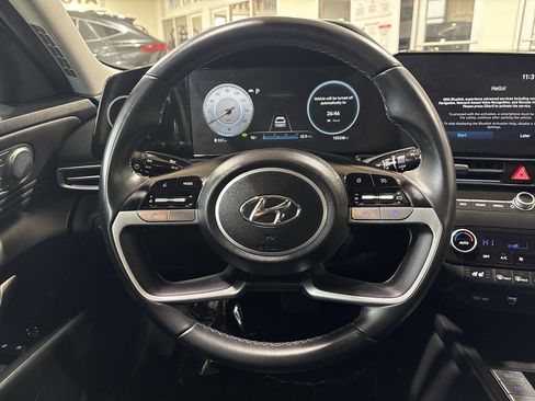 Used 2023 Hyundai Elantra Limited image 14