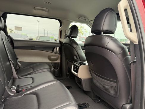 Certified 2025 Kia Carnival FWD image 28