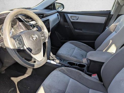 Used 2018 Toyota Corolla LE image 16