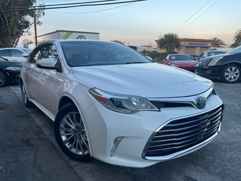 Used 2018 Toyota Avalon Limited image 3