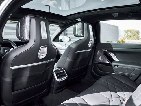 Used 2024 BMW 760i xDrive image 38