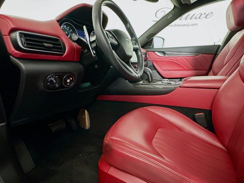 Used 2023 Maserati Levante Modena image 7