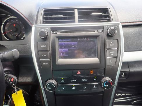Used 2016 Toyota Camry SE FWD image 17
