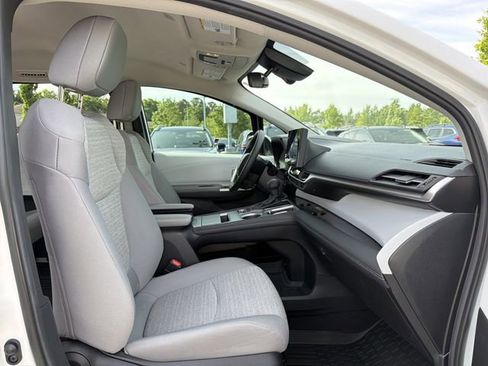 Used 2025 Toyota Sienna LE FWD image 19