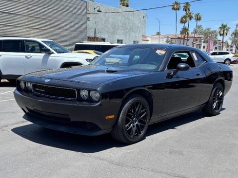 Used 2010 Dodge Challenger SE RWD image 7