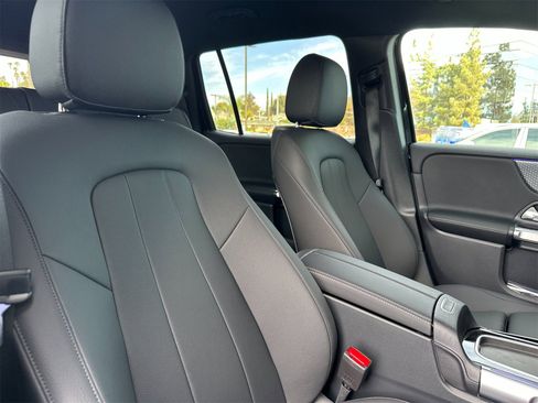 New 2025 Mercedes-Benz GLB 250 4MATIC image 17