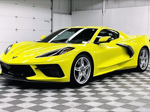 Used 2024 Chevrolet Corvette Stingray Coupe w/ Z51 Performance Package RWD image 13