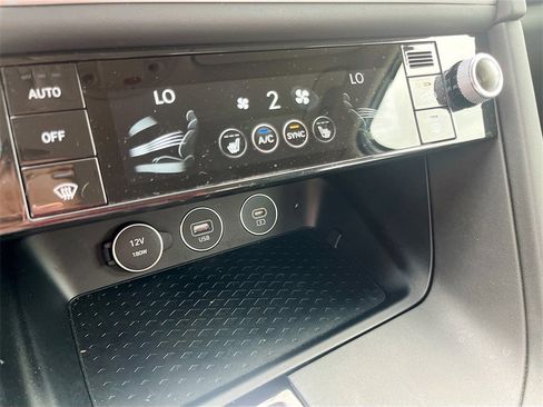 Used 2025 Genesis G70 2.5T image 20