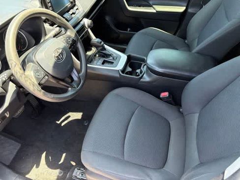 Used 2021 Toyota RAV4 LE FWD image 11