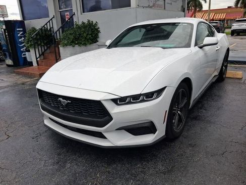Used 2024 Ford Mustang Coupe RWD image 3