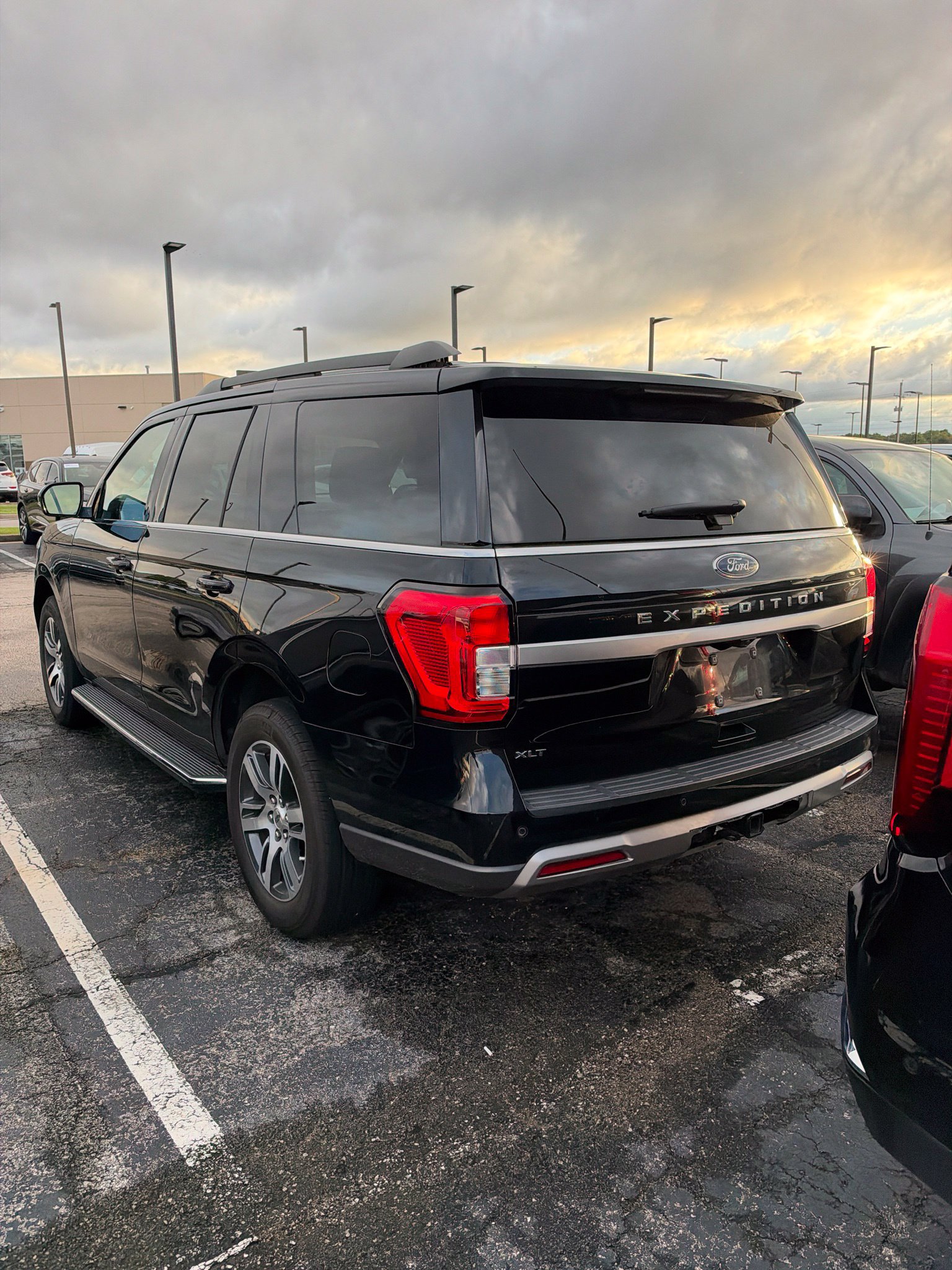 Certified 2022 Ford Expedition XLT AWD/4WD image 4